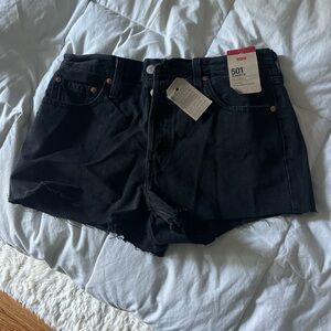 Black levi jean shorts!! Size 29